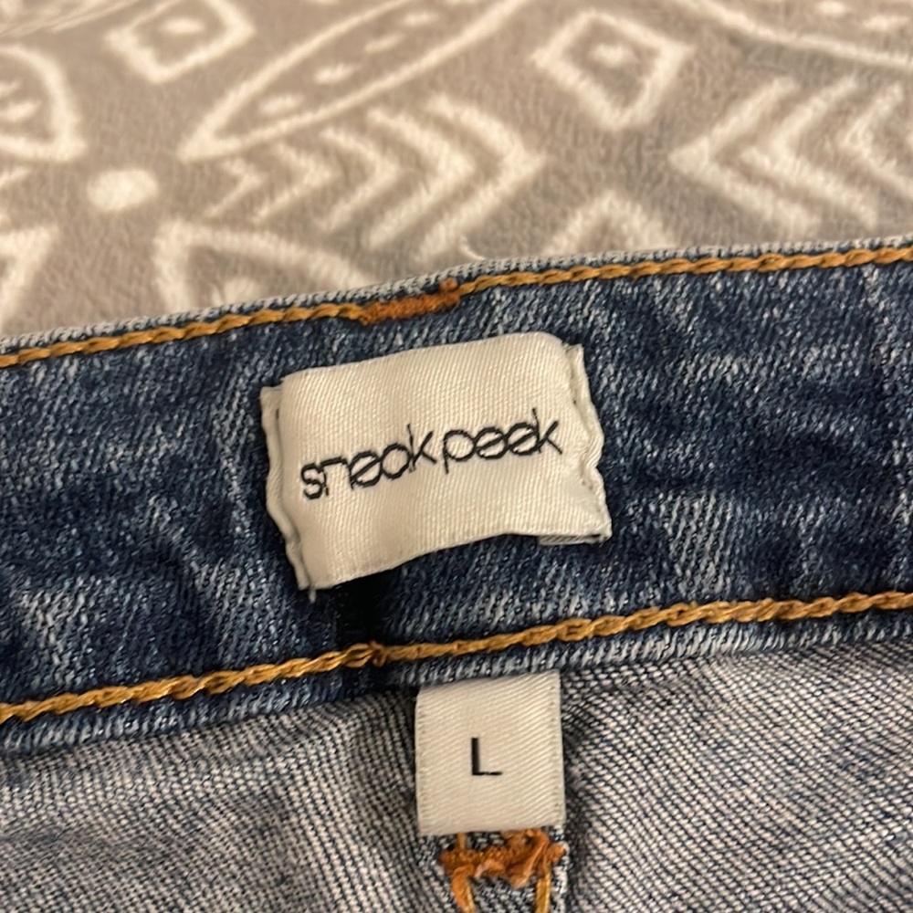 Shorts - Picture 2 of 3